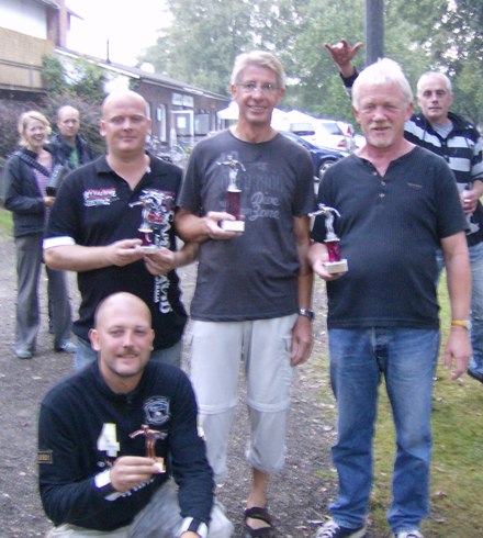 Sven Wiemers, Reinhold Schwander, Hubert Vhning und Mike Wiemers am Boden